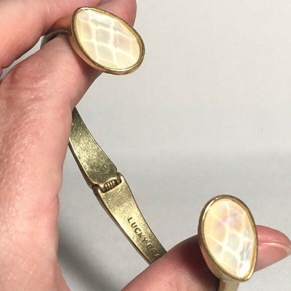 Lucky Brand Semi Precious Gemstone Hinged Bangle Gold Tone - Picture 2 of 9